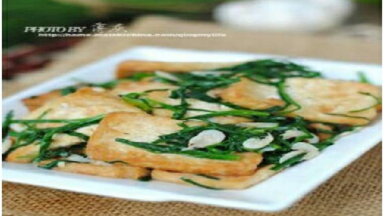 虾皮韭菜烧豆腐