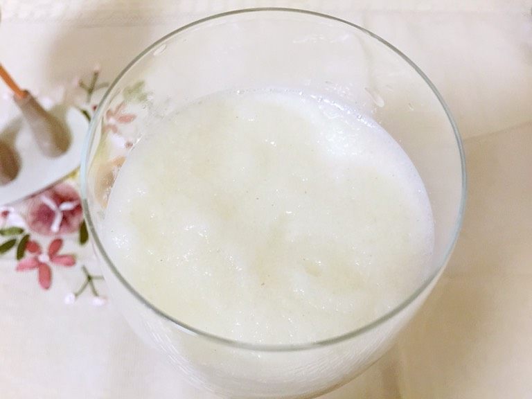 小当家荸荠汁(南方朋友自动更名甜汤马蹄水),第一种生榨汁,直接放进<a style='color:red;display:inline-block;' href='/shicai/ 12058'>榨汁机</a>加250ml<a style='color:red;display:inline-block;' href='/shicai/ 156925'>水</a>榨汁