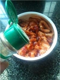 生煎五花肉,再撒入黑胡椒粉