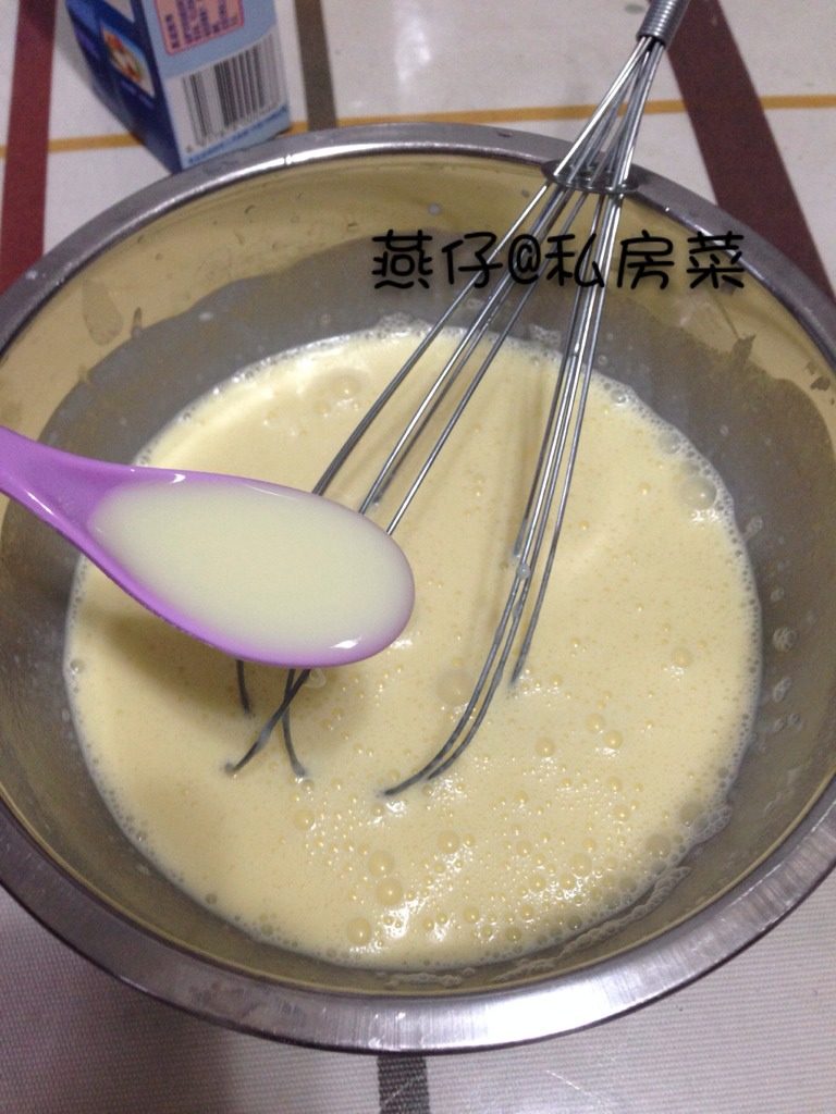 葡式蛋挞,如图再加入炼奶搅拌均匀。