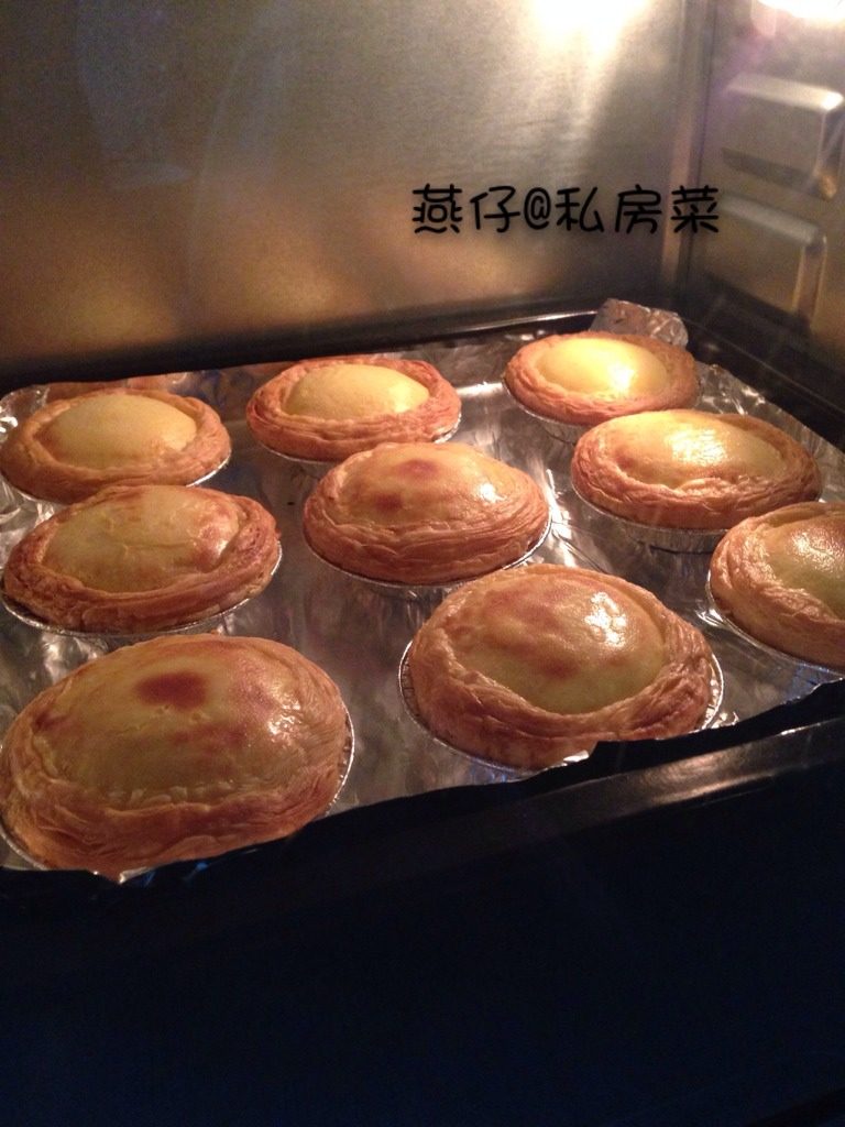 葡式蛋挞,如图烤到15分钟的时候可180度旋转,继续烤,上色比较均匀。
