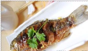 香酥鲫鱼