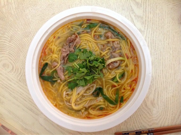 羊肉片玉米面条汤面