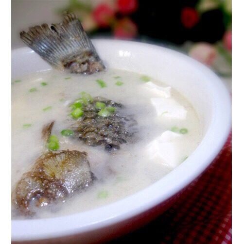 鲫鱼豆腐汤