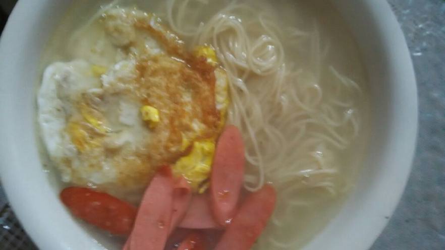 鸡蛋火腿汤面