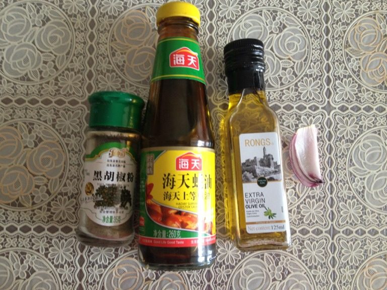 超简单好吃的黑胡椒牛排,准备材料