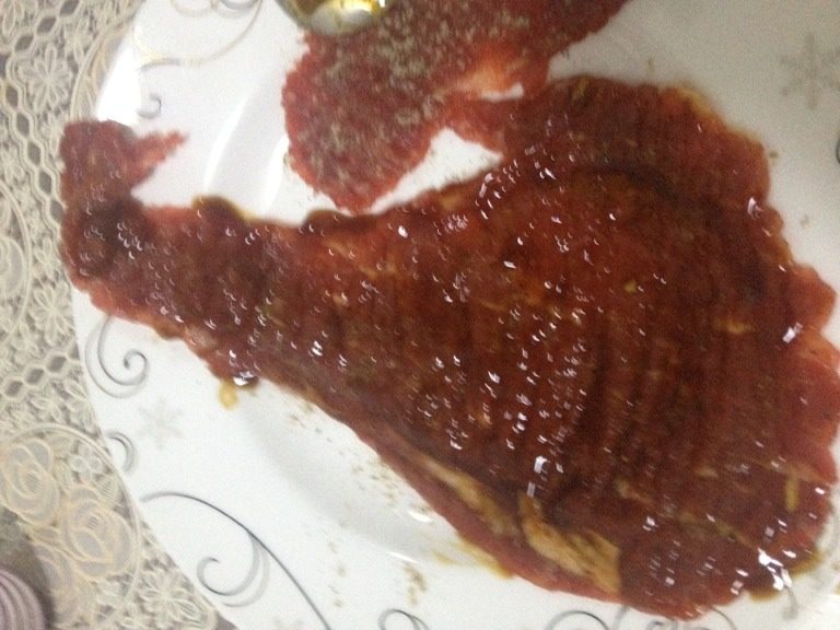 超简单好吃的黑胡椒牛排,用勺子均匀抹上耗油,正反都要的,喜欢味道重一点的可以重复一遍