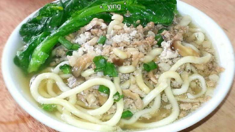 香菇瘦肉菜汤面,oK!可以食用。