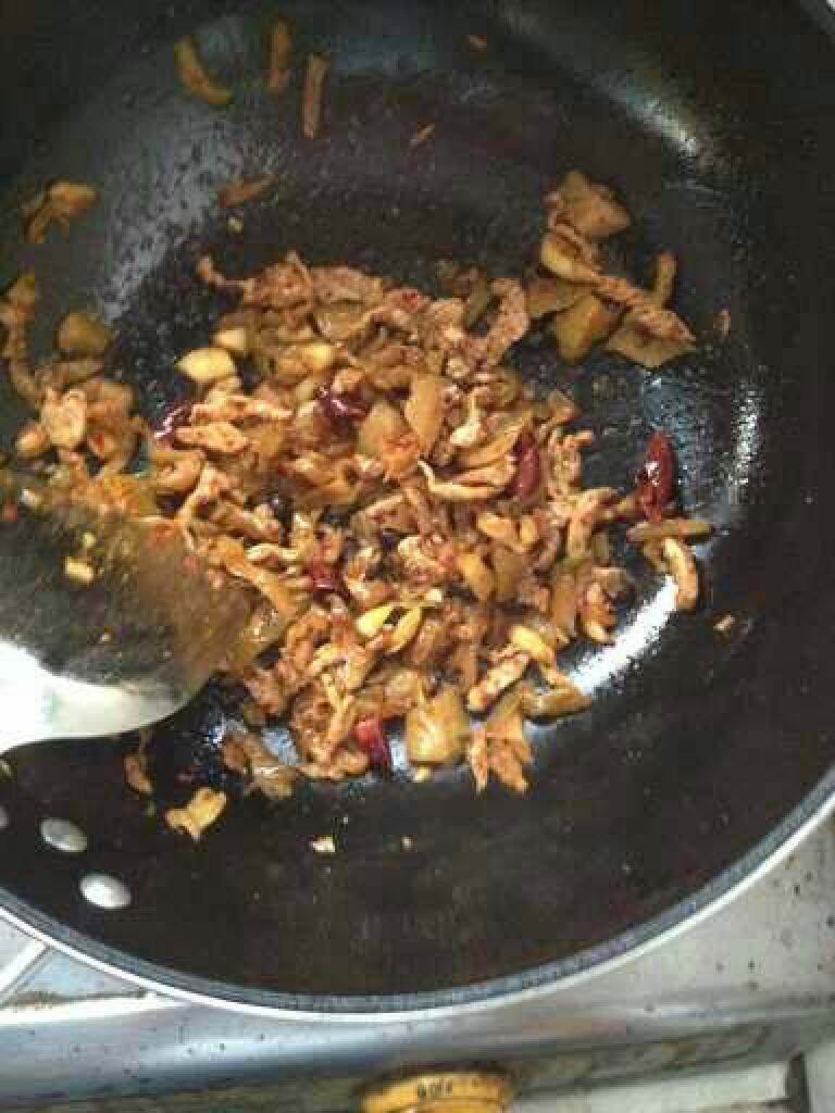 榨菜肉丝,再倒入<a style='color:red;display:inline-block;' href='/shicai/ 722'>榨菜</a>翻炒一下出锅。