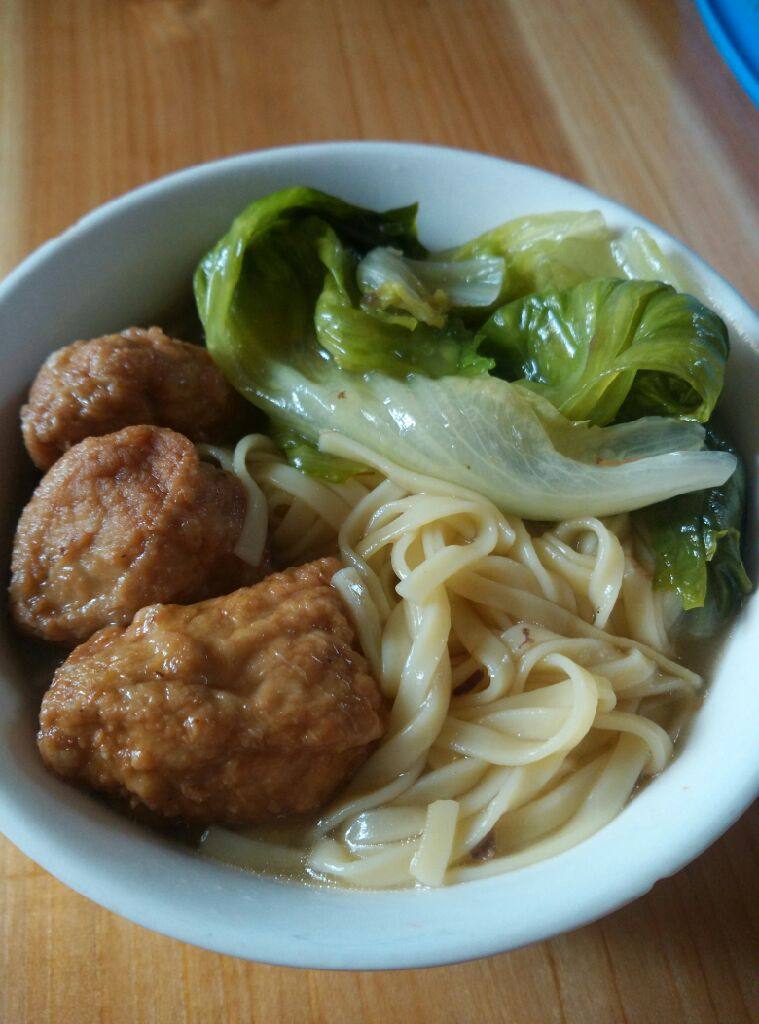 生菜肉丸汤面