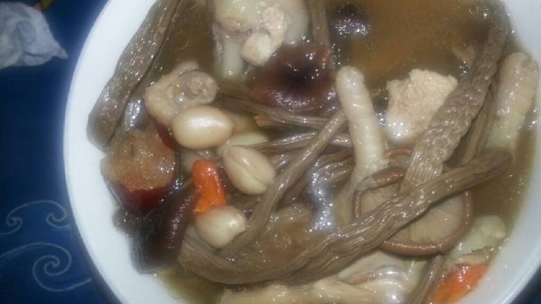 茶树菇老鸡汤