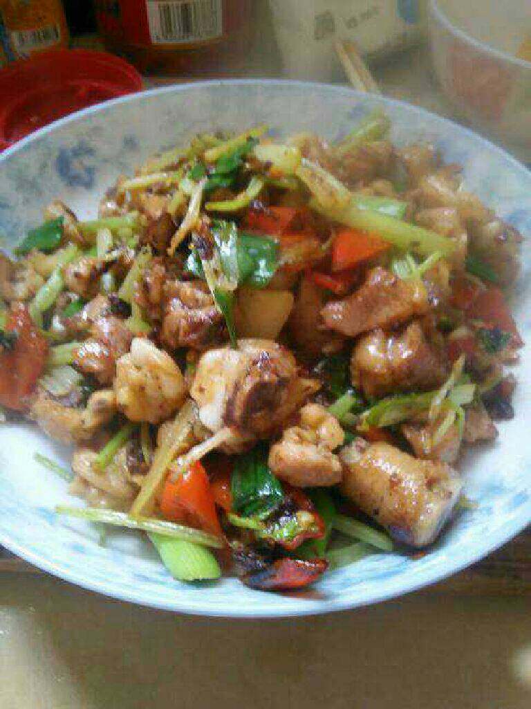 芹菜鸡肉,香喷喷的一道家常菜。