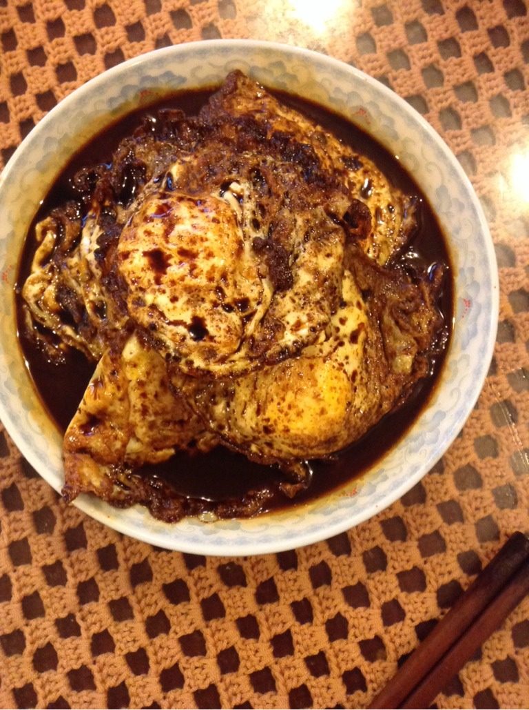 青菜鸡蛋汤面,烧水时，另拿锅煎河包蛋