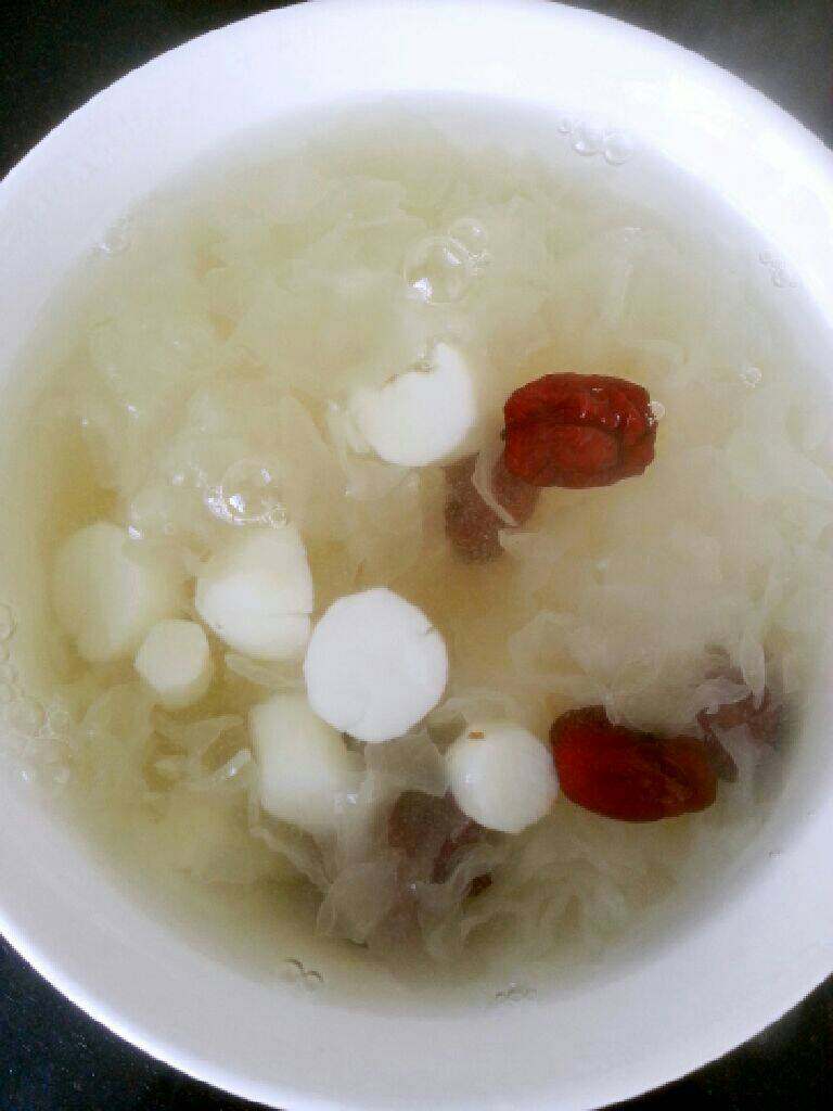 山药红枣银耳粥,在煮3分钟即可