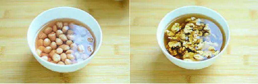 花生核桃糊,<a style='color:red;display:inline-block;' href='/shicai/ 664'>花生</a>仁提前泡好（早上做可提前一晚浸泡）<a style='color:red;display:inline-block;' href='/shicai/ 5056'>核桃仁</a>也提前泡好。
