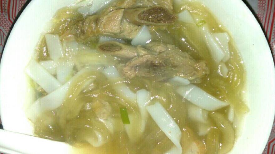 卤鸡肉汤面