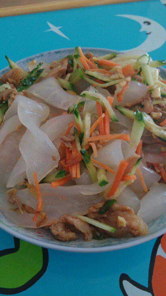 肉丝凉皮,吃的时候拌一下就行了