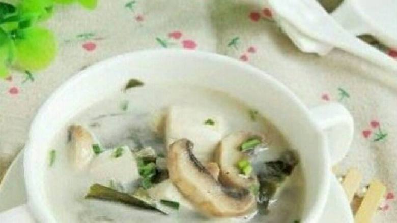海带豆腐蘑菇汤