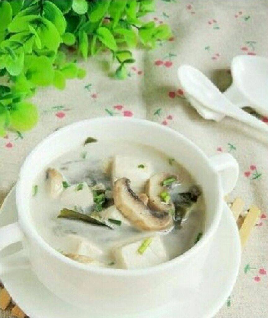 海带豆腐蘑菇汤