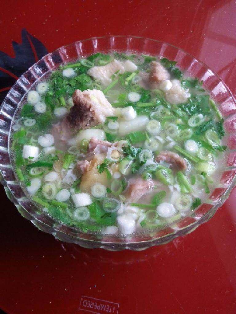 清炖羊肉,.出锅后，根据个人口味撒入葱花或香菜即可