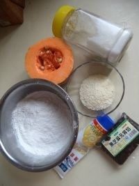 无油南瓜饼,准备好所有的食材。