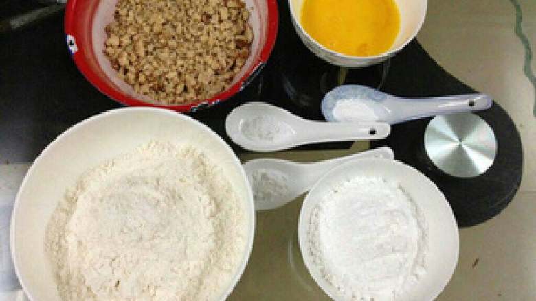 【宫廷核桃酥】,准备好原料。