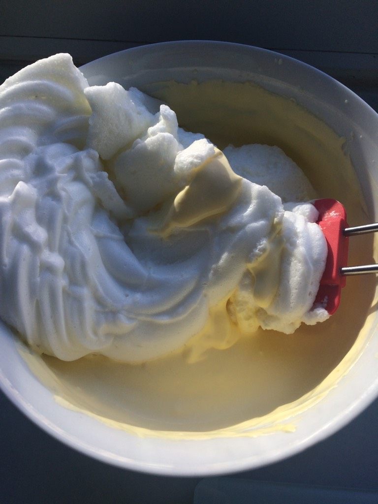 冰淇淋,加入打发的蛋清