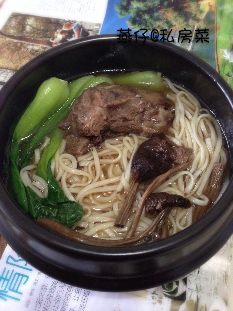 茶树菇筒骨汤面