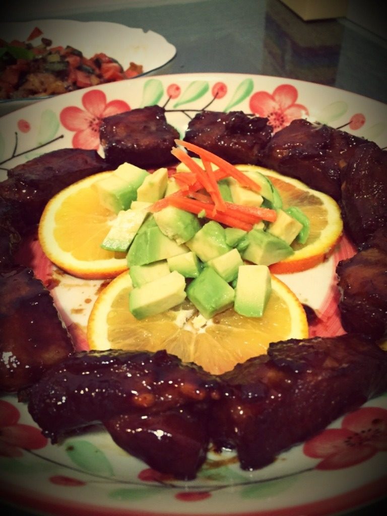 牛油果甜橙拌红烧骨