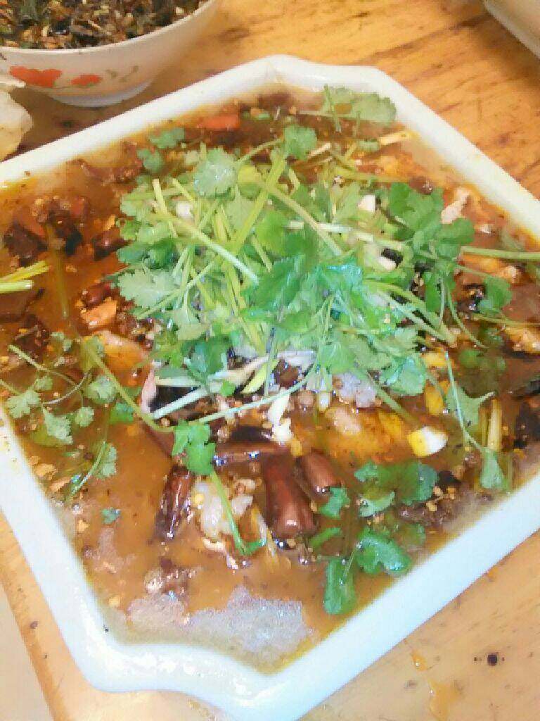 水煮肉片,放上<a style='color:red;display:inline-block;' href='/shicai/ 12043'>花椒粉</a>，放上<a style='color:red;display:inline-block;' href='/shicai/ 131'>香菜</a>！完工！