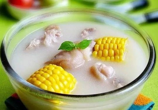 【玉米猪蹄煲】