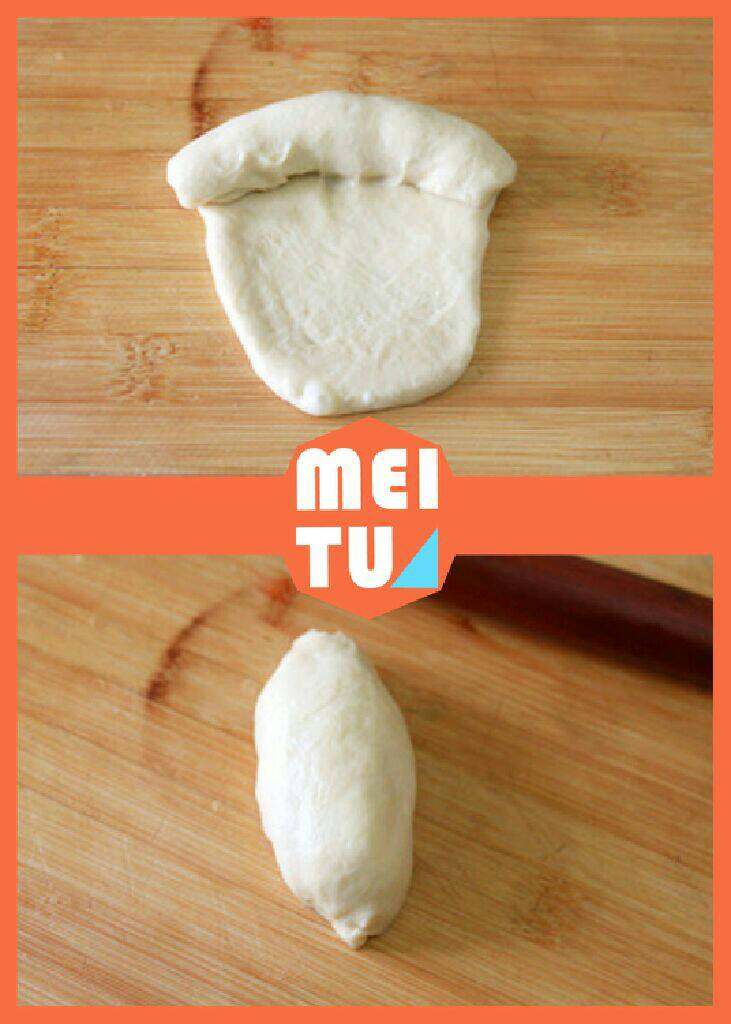 【简易版热狗】,把椭圆形面片翻面,从上往下卷起来。卷的时候两边稍微往里收,卷成两端细中间鼓。