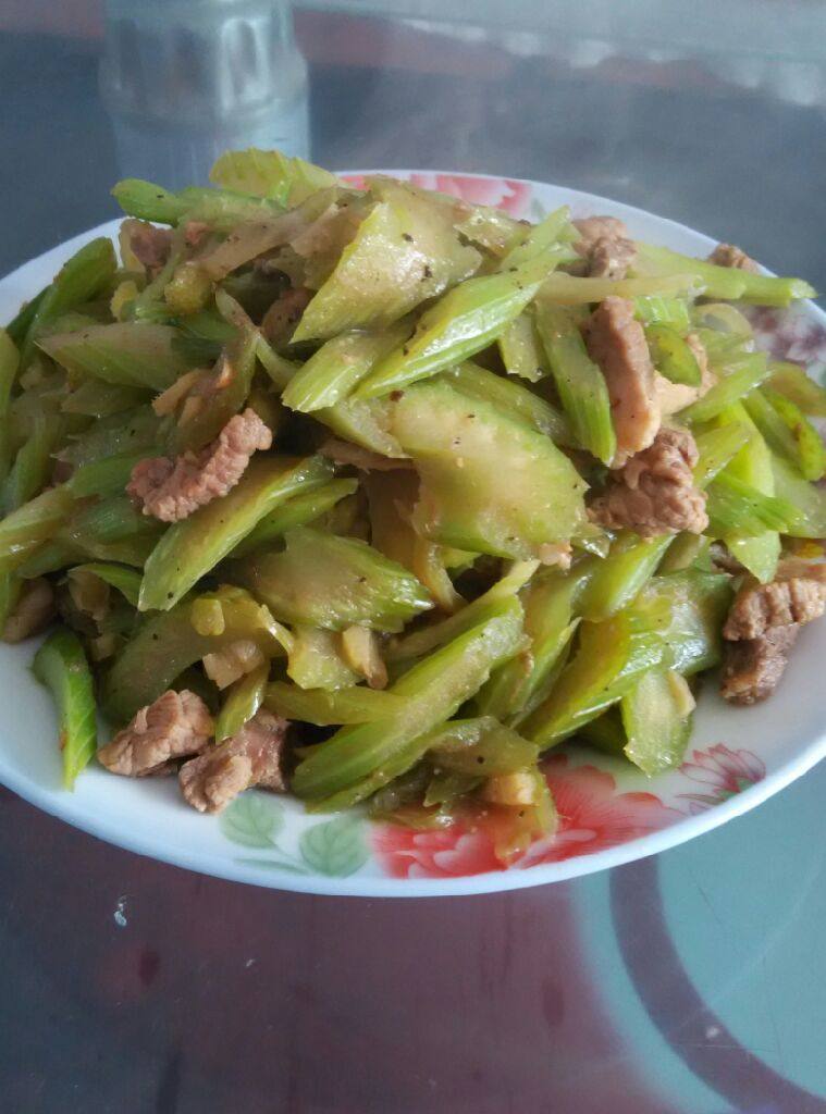 芹菜炒肉