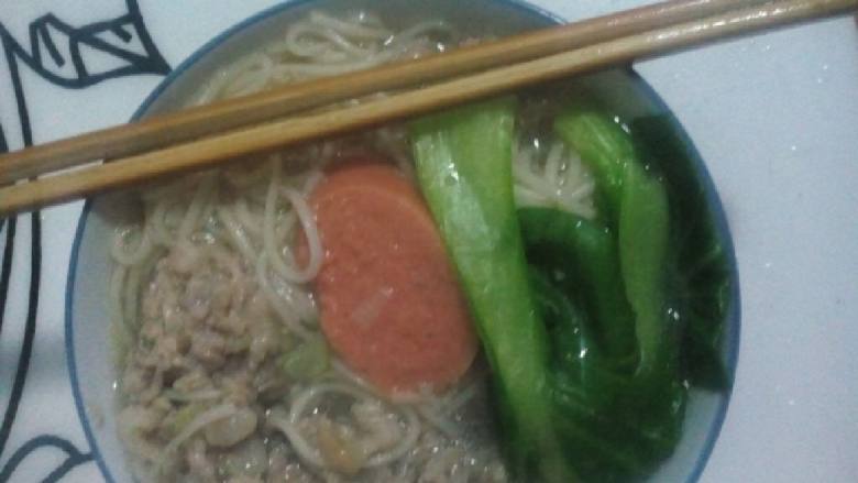 青菜肉丸火腿汤面