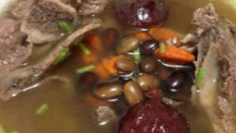 【猪骨黑豆汤】