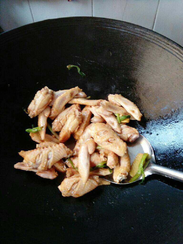 家庭式可乐鸡翅,翻炒几遍,直到自己满意为止
