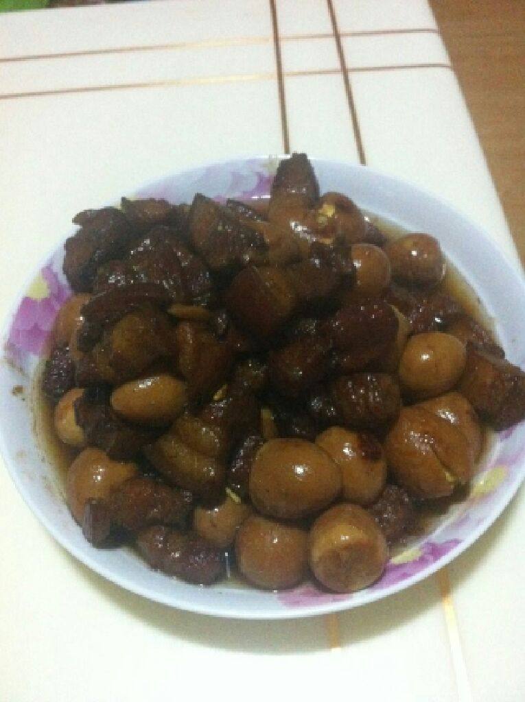 鹌鹑蛋红烧肉