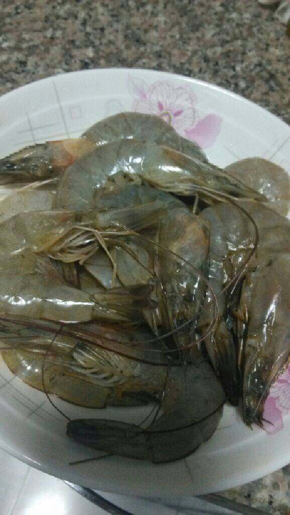 最简单省事还好吃的白灼大虾,<a style='color:red;display:inline-block;' href='/shicai/ 296'>大虾</a>洗净上锅白水煮熟