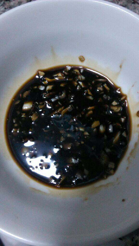 最简单省事还好吃的白灼大虾,碗里加醋、<a style='color:red;display:inline-block;' href='/shicai/ 788'>生抽</a>，蘸碟就好了。