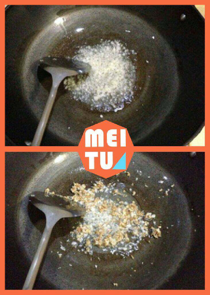 【芙蓉虾】-蒸”的鲜美!
, 锅内热油，先放入一半的蒜蓉。蒜蓉炒至微黄，再加入另外一半的蒜蓉炒香即可