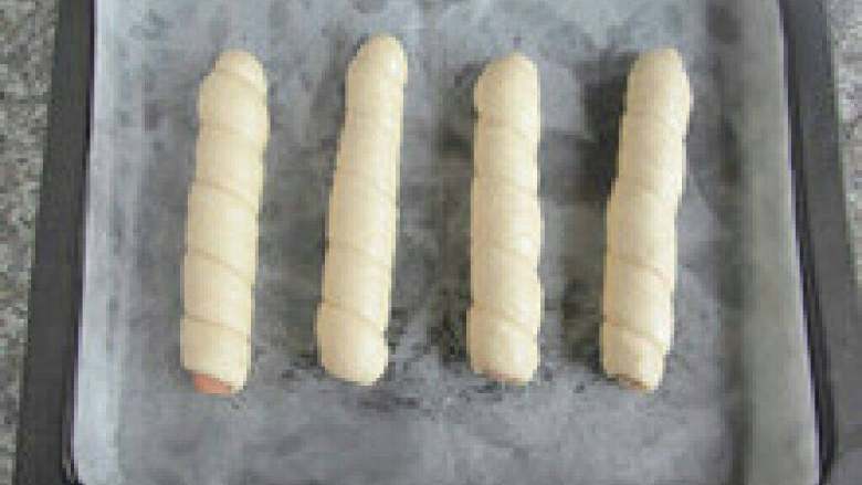 火腿面包, 依次做完并放入铺有油纸的烤盘,进行2次发酵。