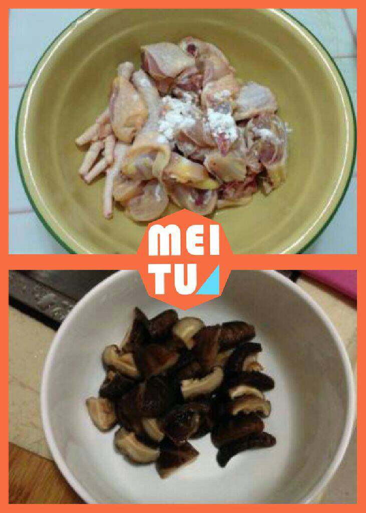 【双菌菇鸡肉煲】,鸡肉用少许生粉腌一下，肉质会更嫩滑。<a style='color:red;display:inline-block;' href='/shicai/ 241'>干香菇</a>泡软后洗净切小块。
