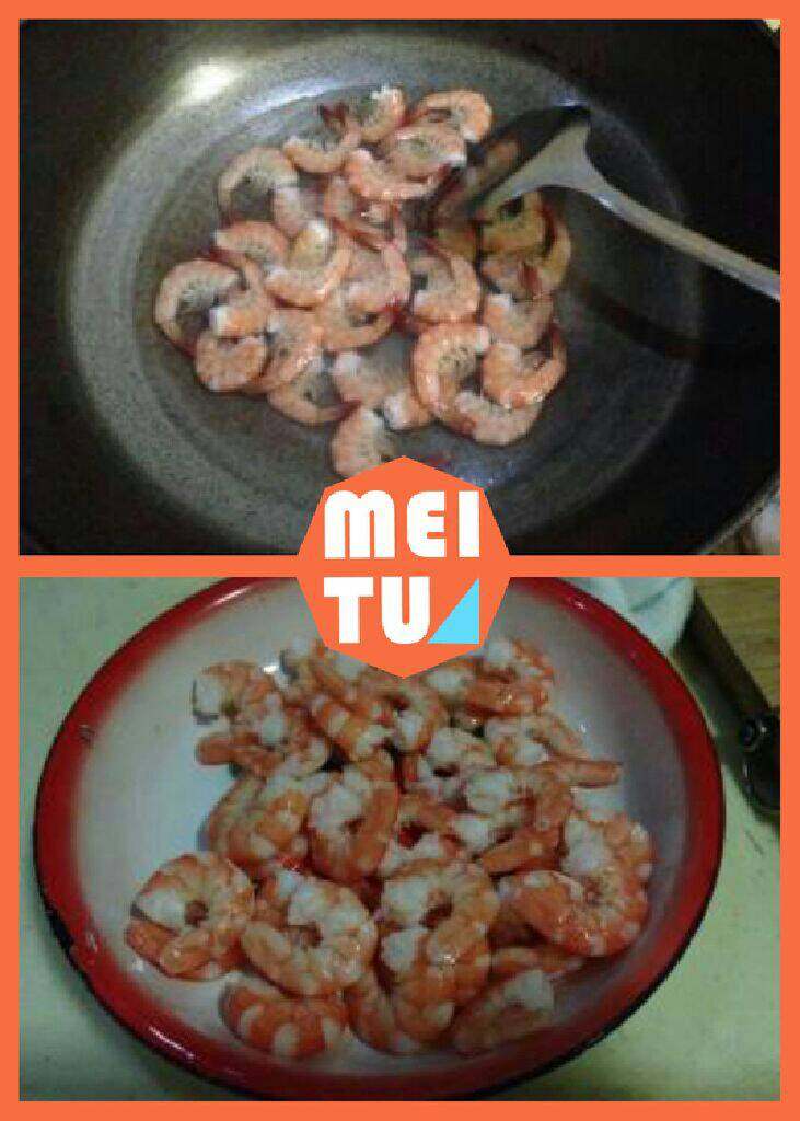 【咖喱土豆虾仁】鲜美爽口,虾去头挑去虾肠后焯水。虾剥壳成虾仁。