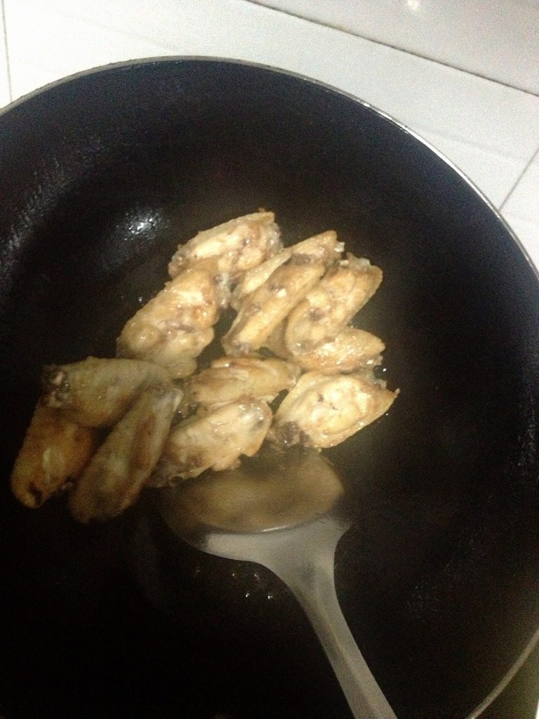 可乐鸡翅,煎至两面金黄,