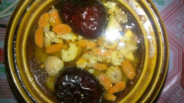 大补汤,将瘦肉和<a style='color:red;display:inline-block;' href='/shicai/ 6'>人参</a>放在里层，其它如麦冬等铺在上层后加盐炖3小时，拔插头，静放半小时后开吃