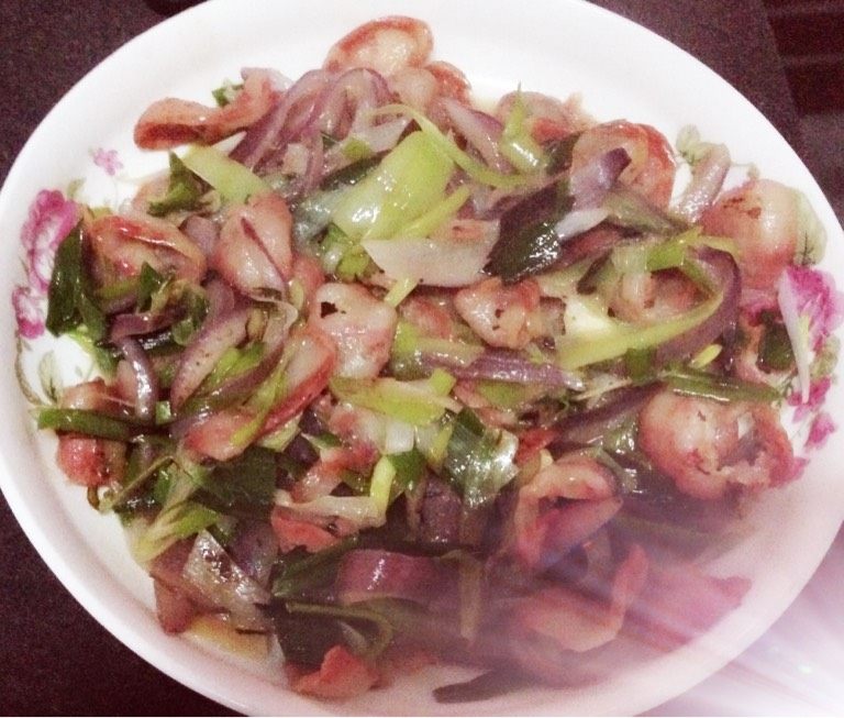 大葱炒腊肠