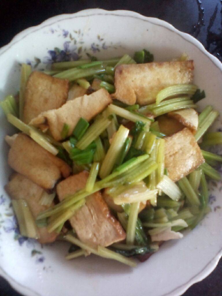 芹菜炒香干