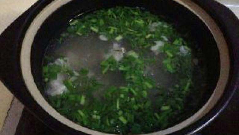 客家菜【土猪肉汤】,炖煮至猪肉软Q软Q的，超好吃，超甜香。最后洒入葱花和香菜，洒点<a style='color:red;display:inline-block;' href='/shicai/ 134296'>白胡椒粉</a>去腥味即可。