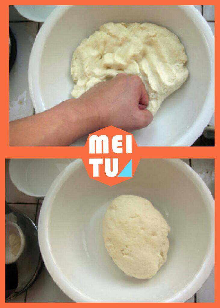 春饼,把烫好的面和成面团后,沾凉水用拳头搋面,让面上劲。把搋好的面团,放在有盖的容器里,饧上一段时间。