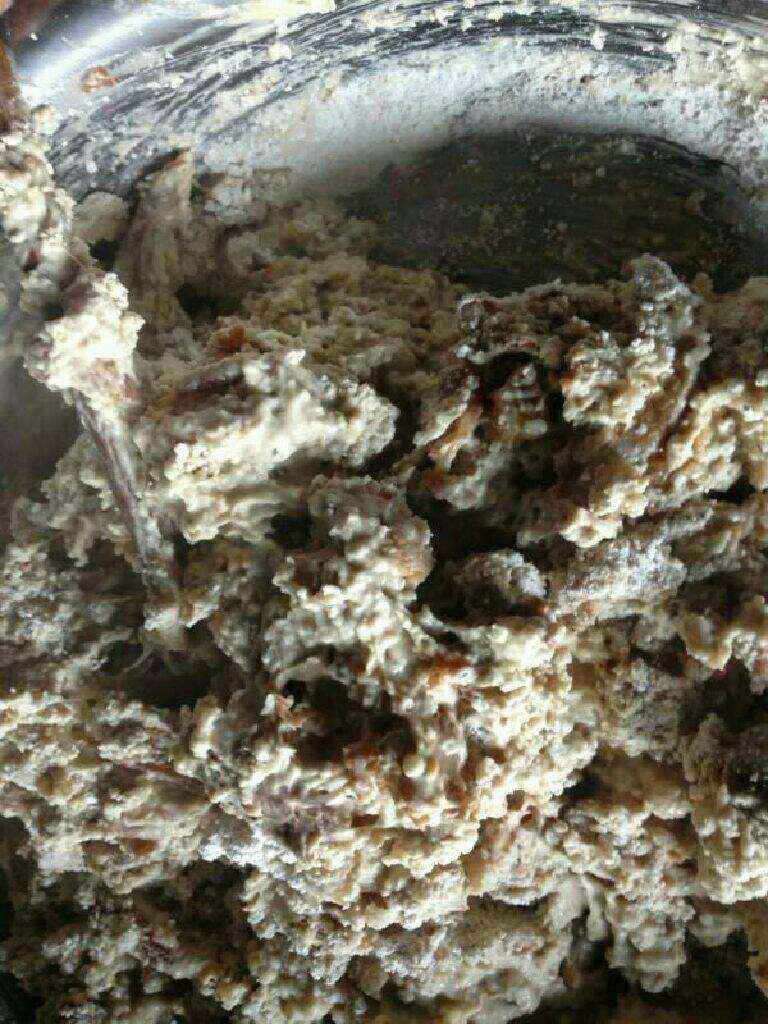 四川滑肉,放入适量的开<a style='color:red;display:inline-block;' href='/shicai/ 156925'>水</a>搅拌均匀